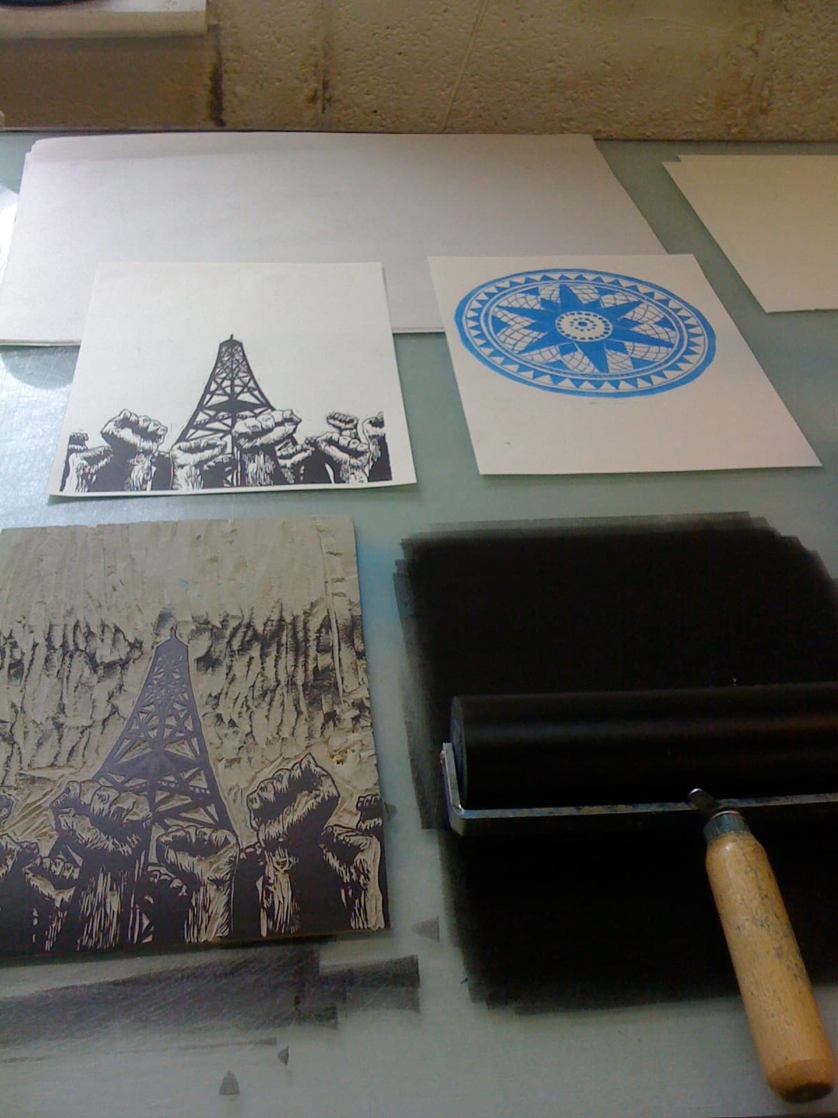 Rolling the lino with ink before printing
