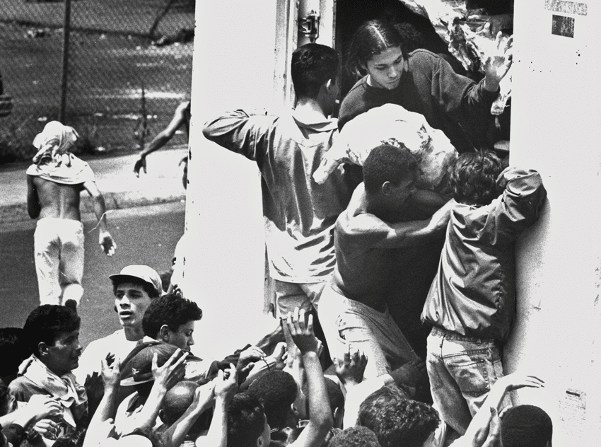 Rioters during the ‘El Caracazo’ events of February 1989 in Caracas, which took Chavez completely by surprise. Photo: DPA/Press Association Images