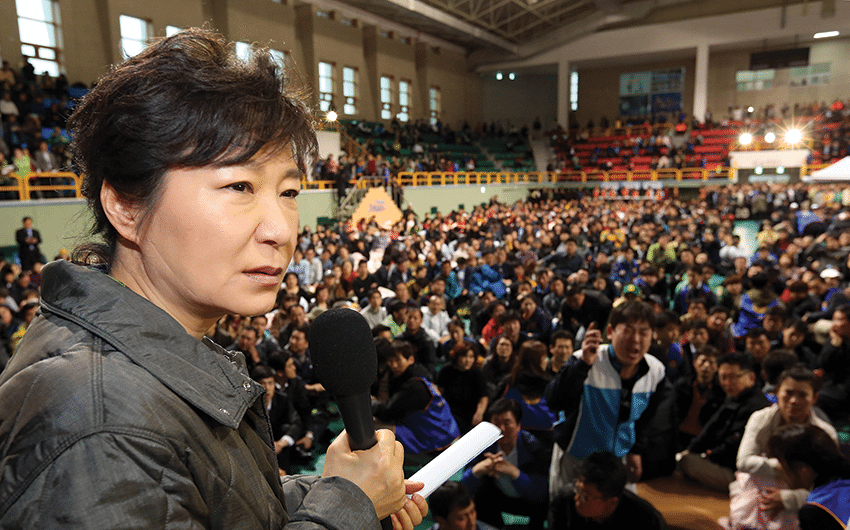 South Korean president Park Geun-hye speaks at  a gymnasium in Jindo during a meeting with parents whose children are missing, Thursday 17th April, 2014. Photo:  Do Kwang-hwan/AP/Press Association Images