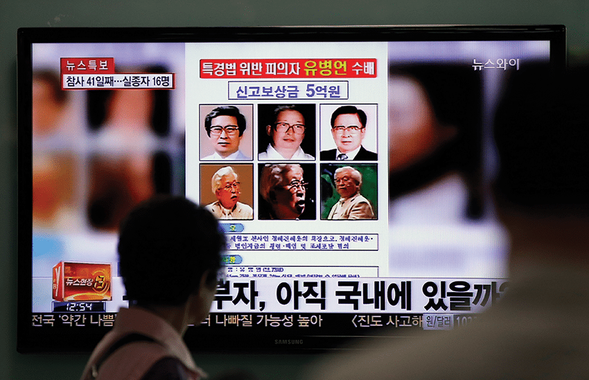 Wanted posters for Yoo Byung-eun offering a 500 million won reward for information leading to his arrest. Photo: Lee Jin-man/AP/Press Association Images
