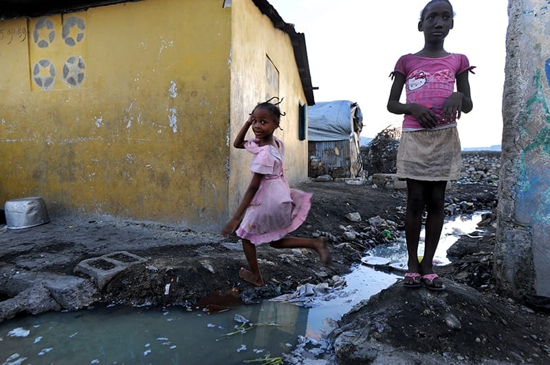  Lack of water and sanitation in Port-au-Prince condemns the population to potential infection as filthy canals criss-cross the area and overflow into homes when it rains