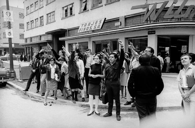 A small crowd of students demonstrate demanding that Regis Debray be freed by Bolivian authorities on 22nd June 1967 at the Bolivian Embassy in Mexico City. Photo: AP/Press Association Images