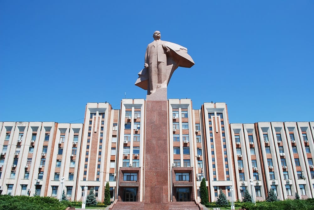 A statue of Lenin in front of the Transnistrian parliament building
