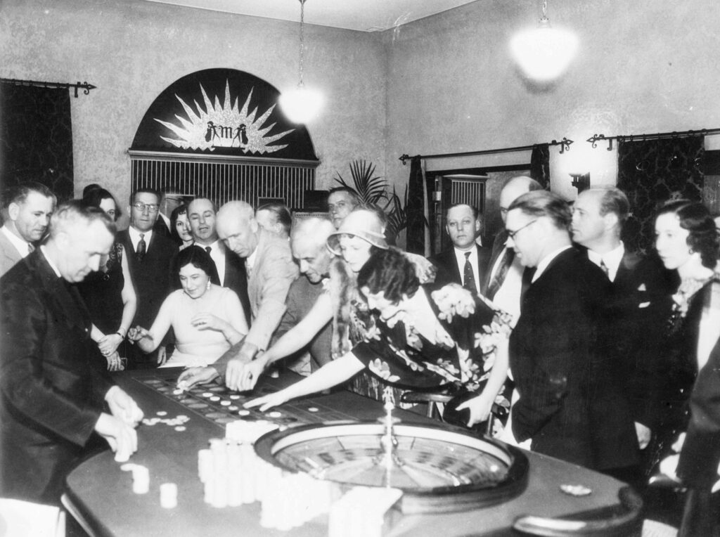 Gamblers play roulette in the Meadows, Las Vegas, 1931